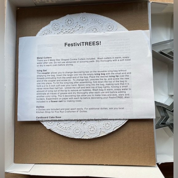 Vintage FestiviTrees Bake Set To Make A Sugar Cookie Christmas Tree NEW - Picture 4 of 4